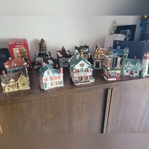 Department 56 Holiday Village Set - Multicolor